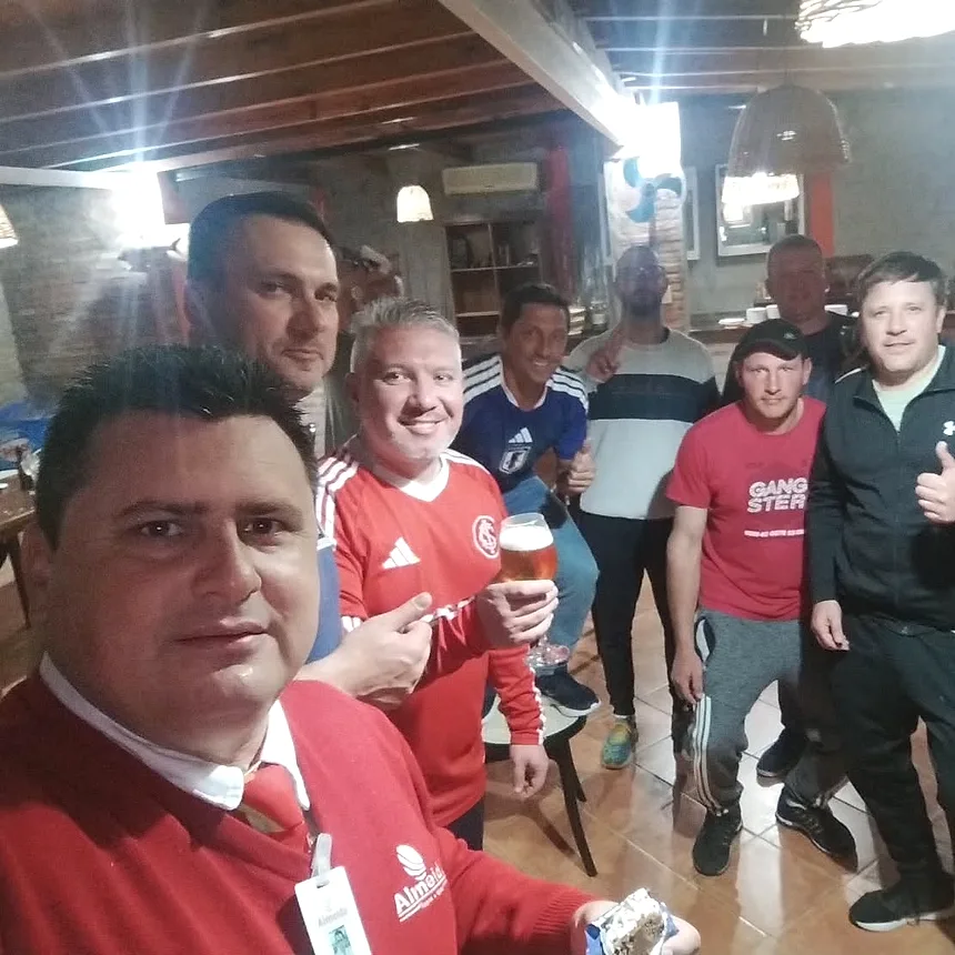 Turma da Almeida reunida durante uma parada da viagem